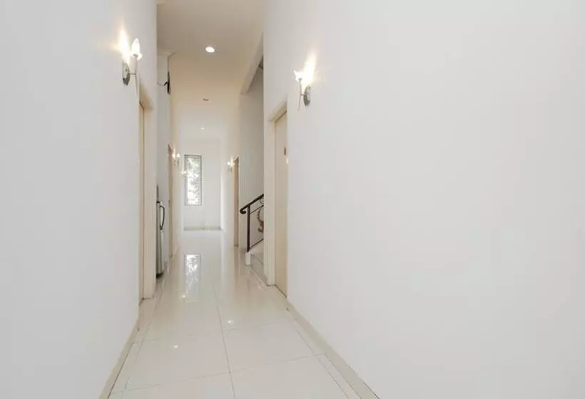 ペンション Reddoorz @ Permata Sari Karawaci