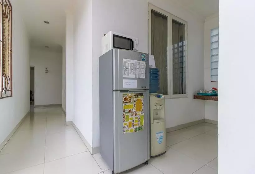 ペンション Reddoorz @ Permata Sari Karawaci