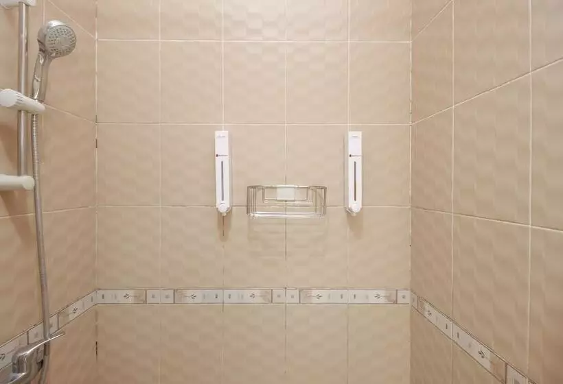 ペンション Reddoorz @ Permata Sari Karawaci