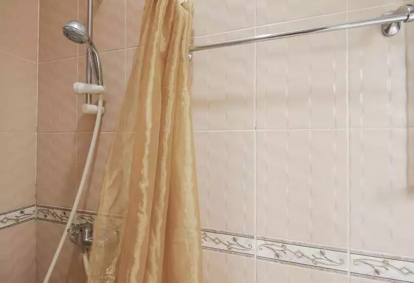 ペンション Reddoorz @ Permata Sari Karawaci