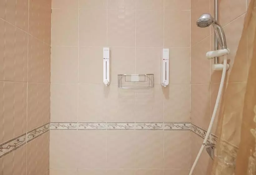 ペンション Reddoorz @ Permata Sari Karawaci