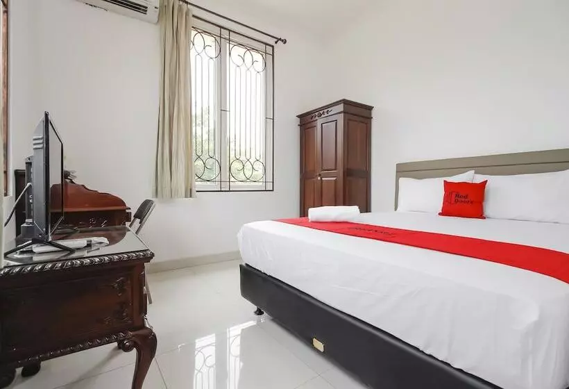 ペンション Reddoorz @ Permata Sari Karawaci