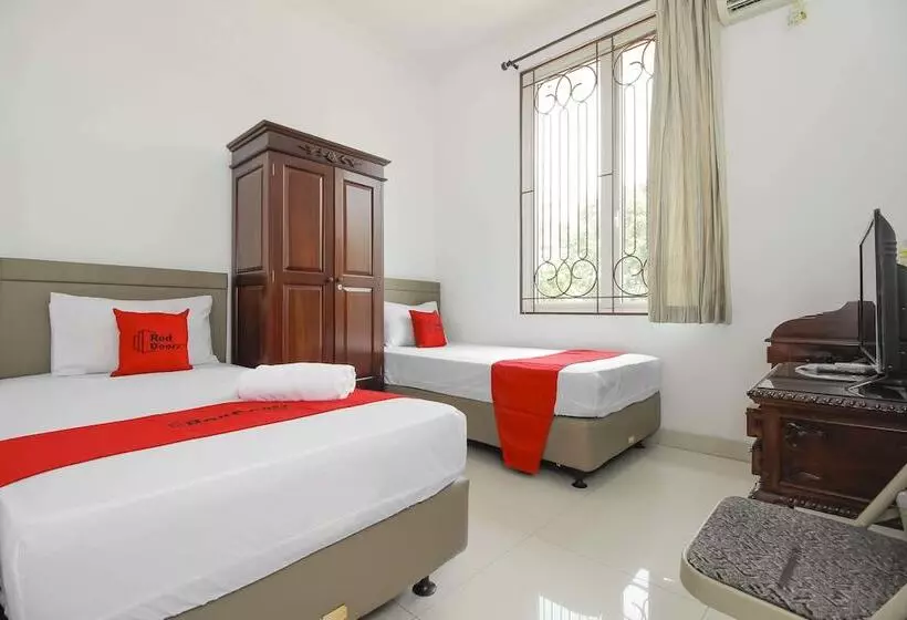 ペンション Reddoorz @ Permata Sari Karawaci