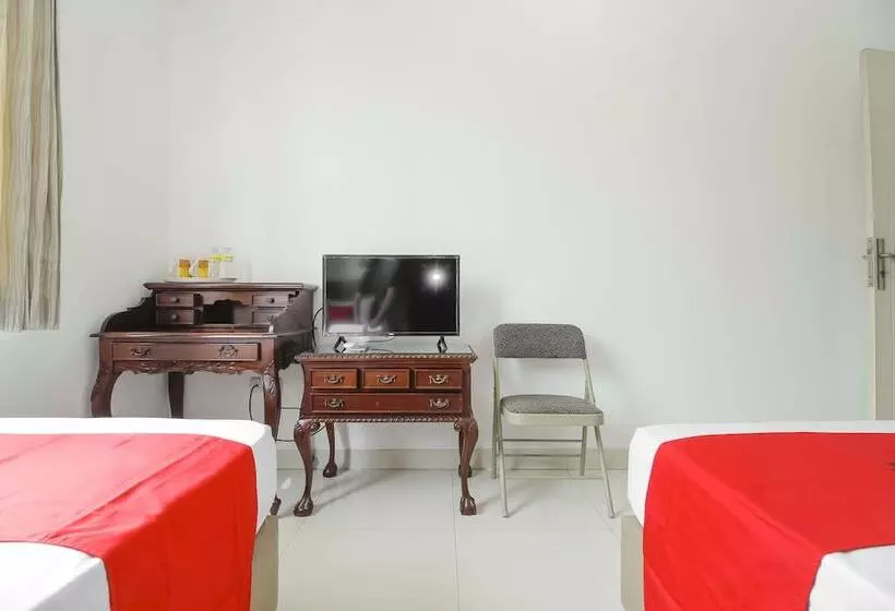 ペンション Reddoorz @ Permata Sari Karawaci