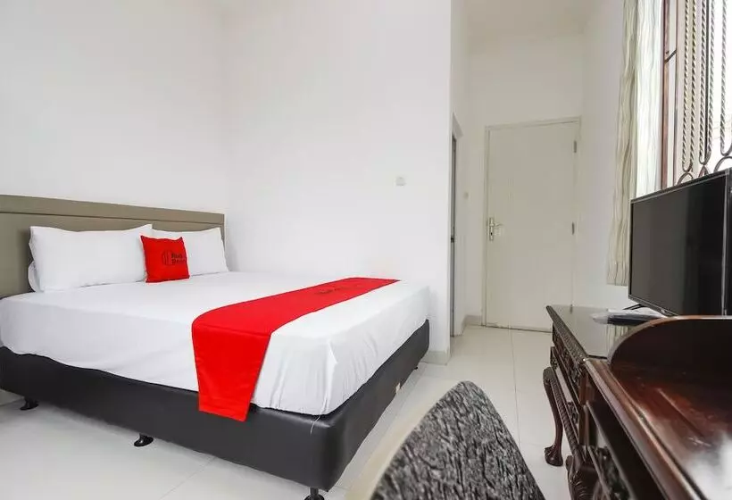 ペンション Reddoorz @ Permata Sari Karawaci