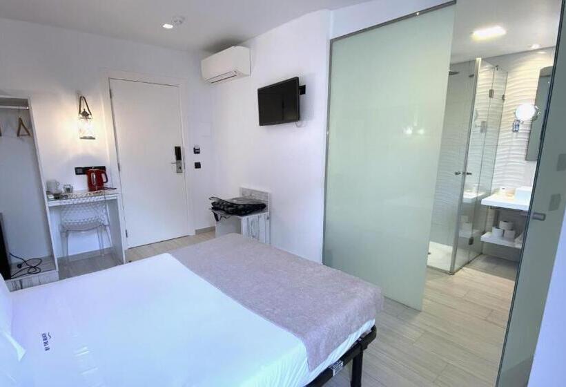 پانسیون By The Beach