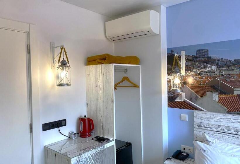 پانسیون By The Beach