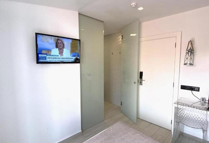 پانسیون By The Beach