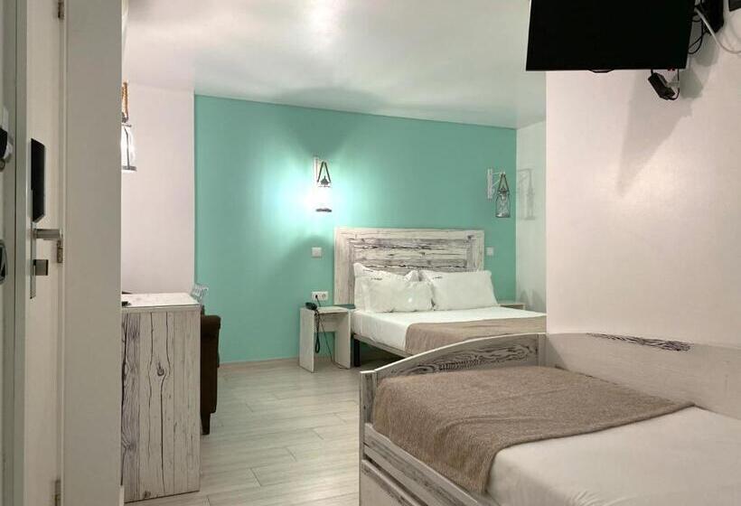 پانسیون By The Beach