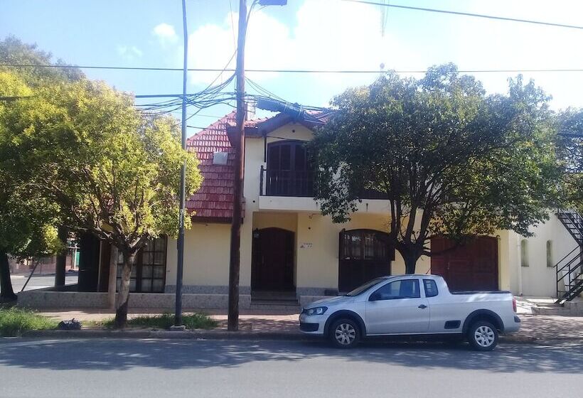 پانسیون Casona Poeta Airport