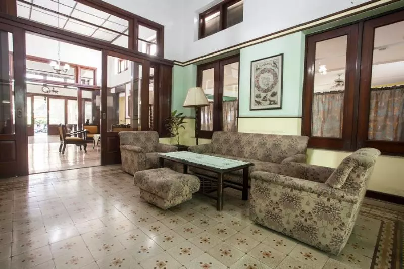 Majatalo Reddoorz Near Balai Kota Malang