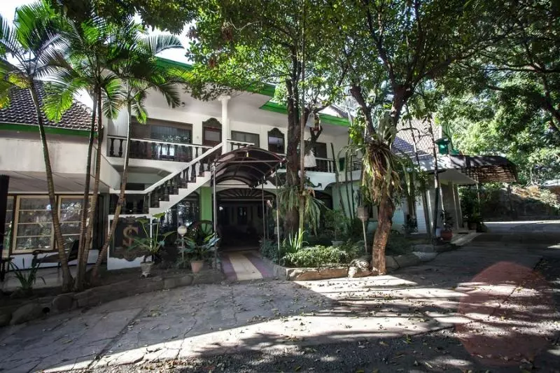 Majatalo Reddoorz Near Balai Kota Malang