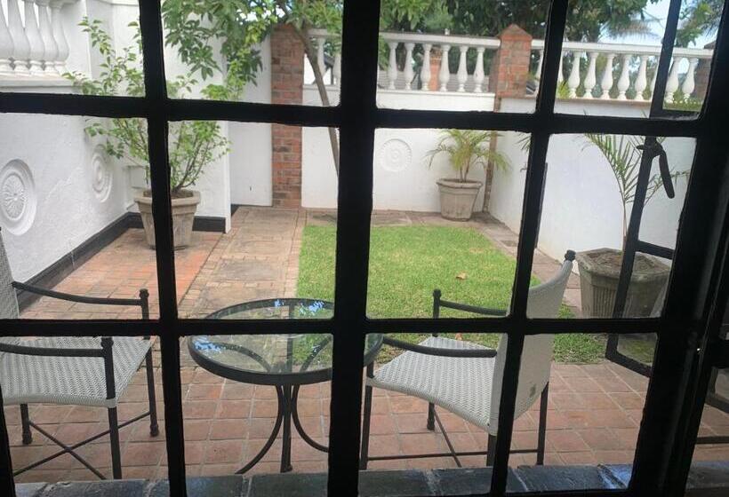 تختخواب و صبحانه The Leslie Executive