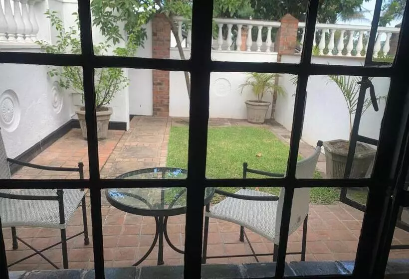 تختخواب و صبحانه The Leslie Executive