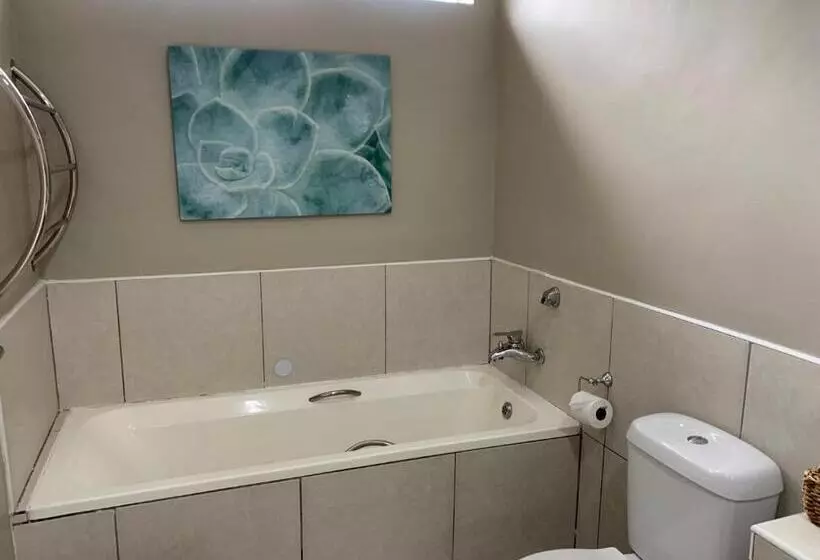 تختخواب و صبحانه The Leslie Executive