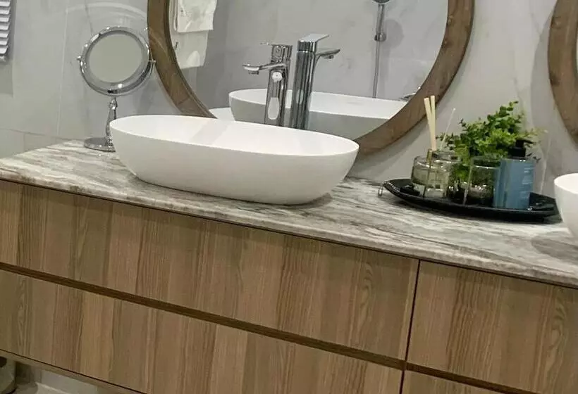 تختخواب و صبحانه The Leslie Executive