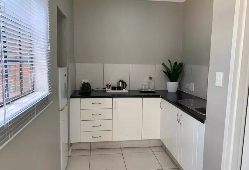 تختخواب و صبحانه The Leslie Executive