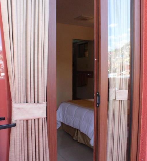 هتل Insurgente Allende