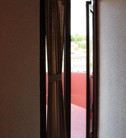 هتل Insurgente Allende