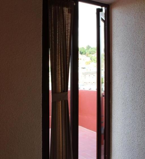 هتل Insurgente Allende