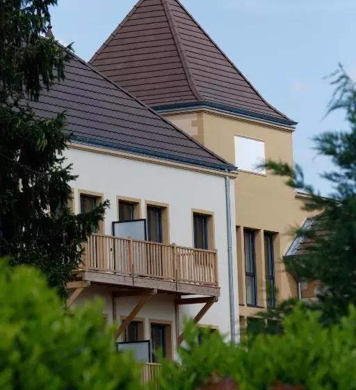 هتل Médicis Home Paray Le Monial