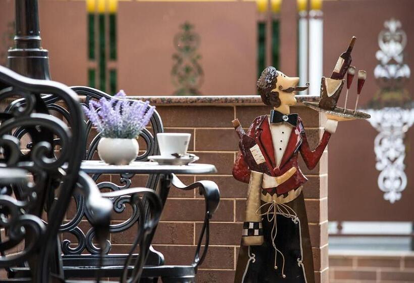 پانسیون Vila Turistica Tosca Regal