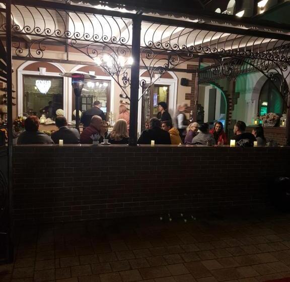 پانسیون Vila Turistica Tosca Regal