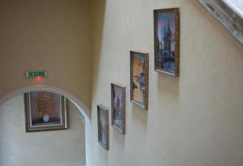 پانسیون Vila Turistica Tosca Regal