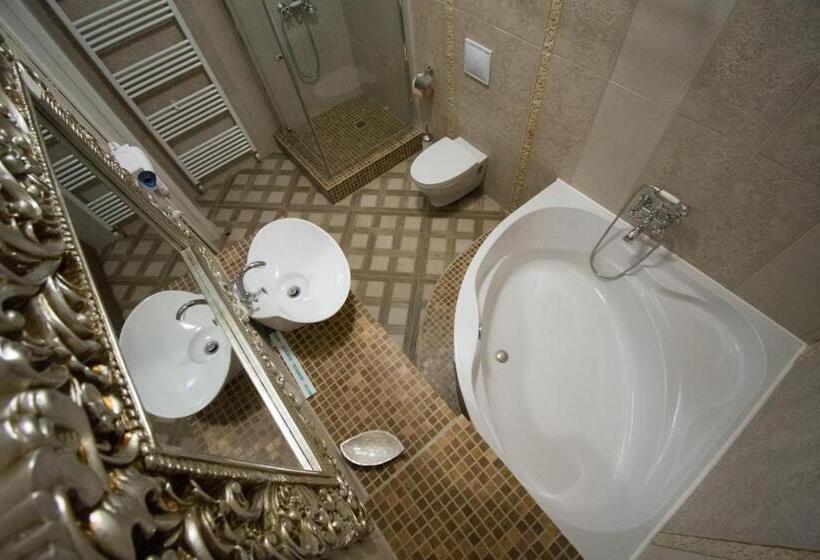 پانسیون Vila Turistica Tosca Regal