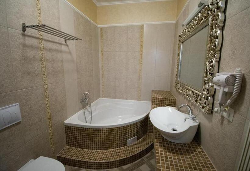 پانسیون Vila Turistica Tosca Regal