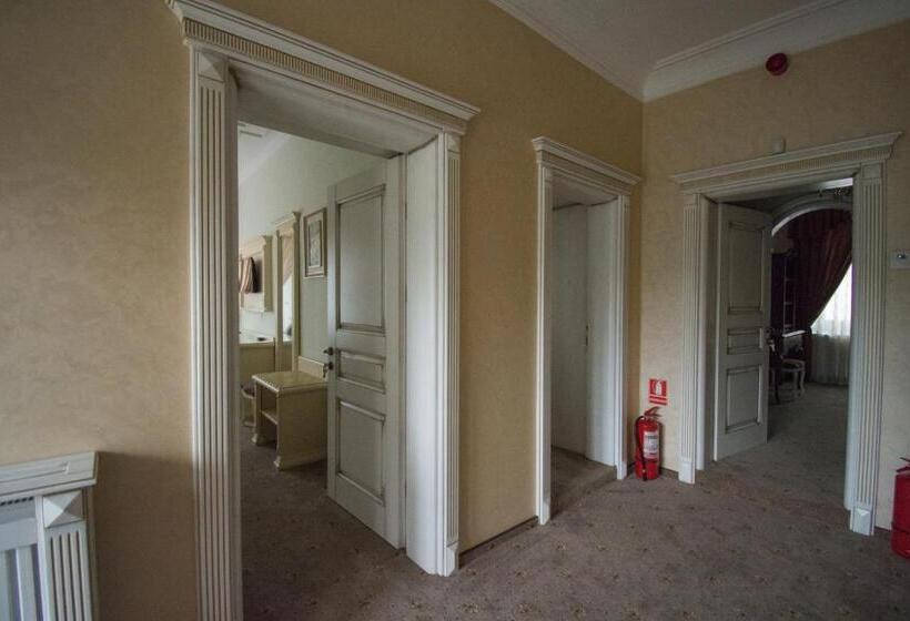 پانسیون Vila Turistica Tosca Regal