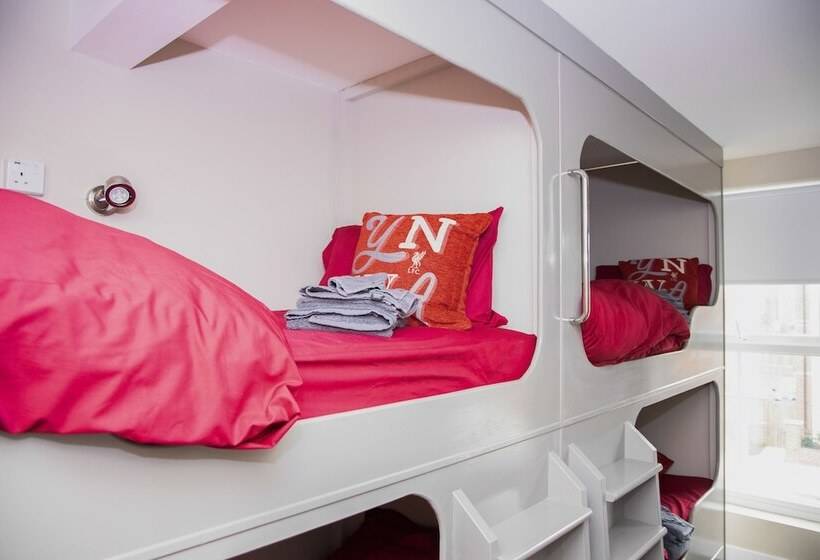 هاستل The Sandon