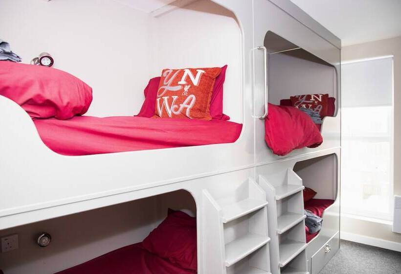 هاستل The Sandon