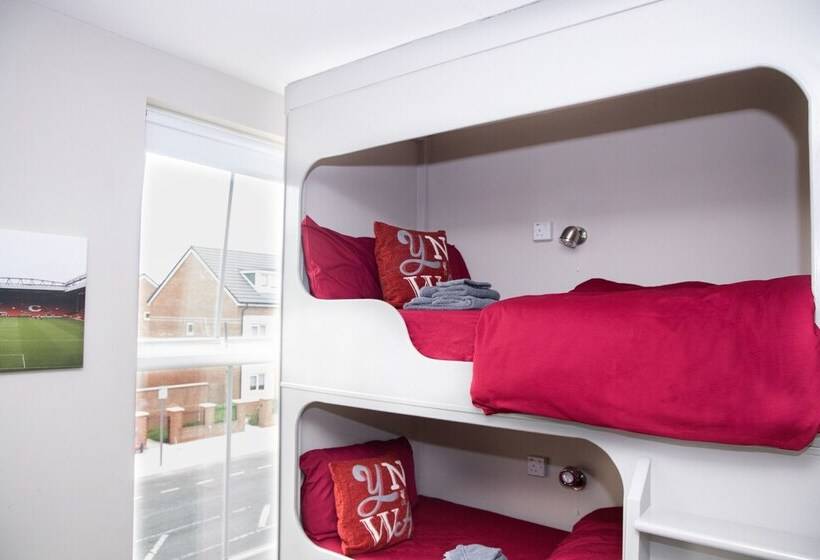 هاستل The Sandon