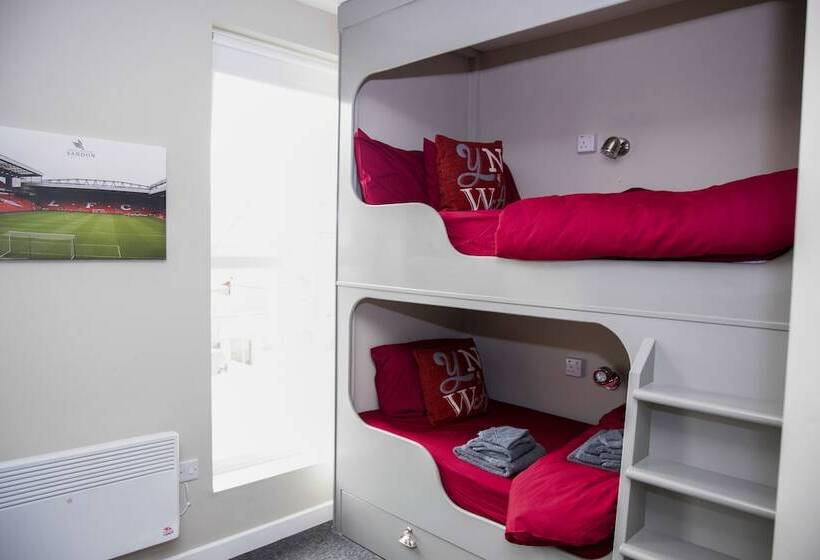 هاستل The Sandon