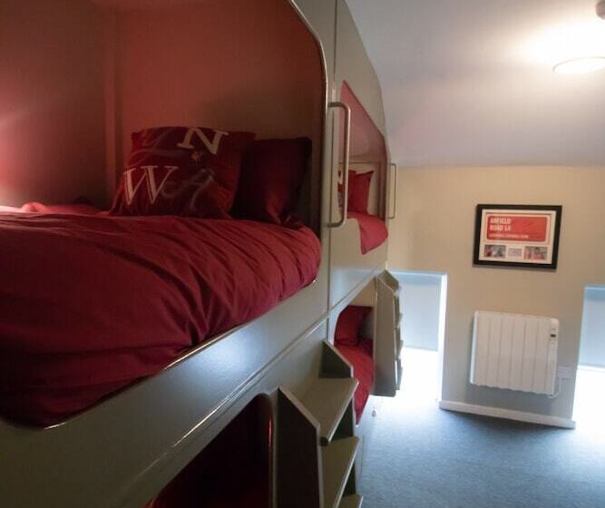 هاستل The Sandon