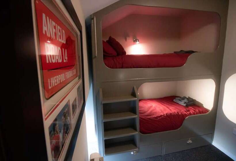 هاستل The Sandon