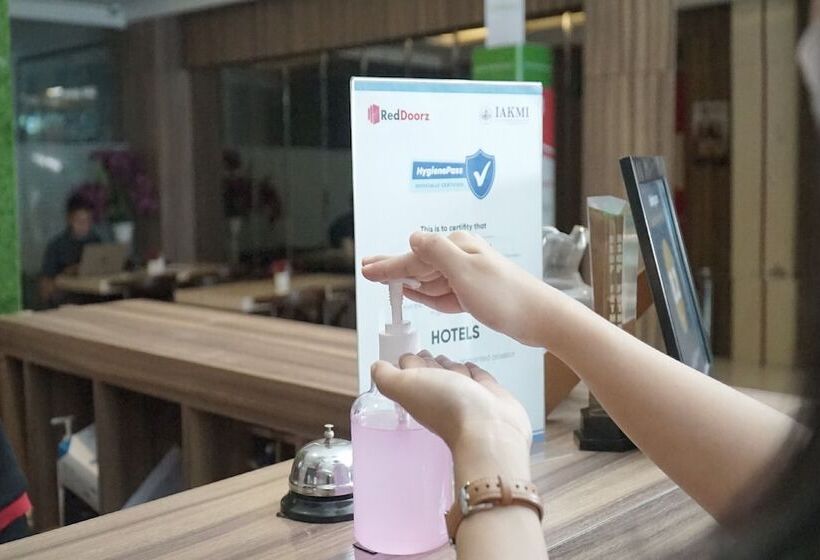 بنسيون Reddoorz Premium Near Ragunan Zoo 2