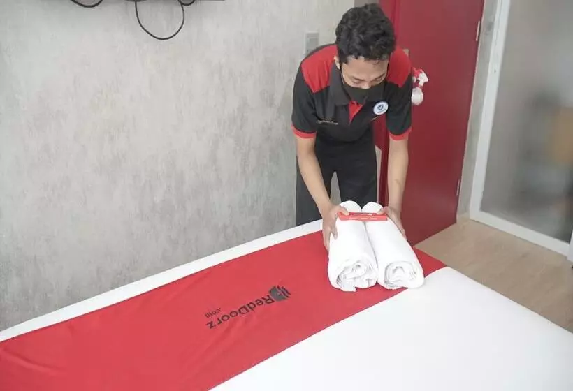 Majatalo Reddoorz Premium Near Ragunan Zoo 2