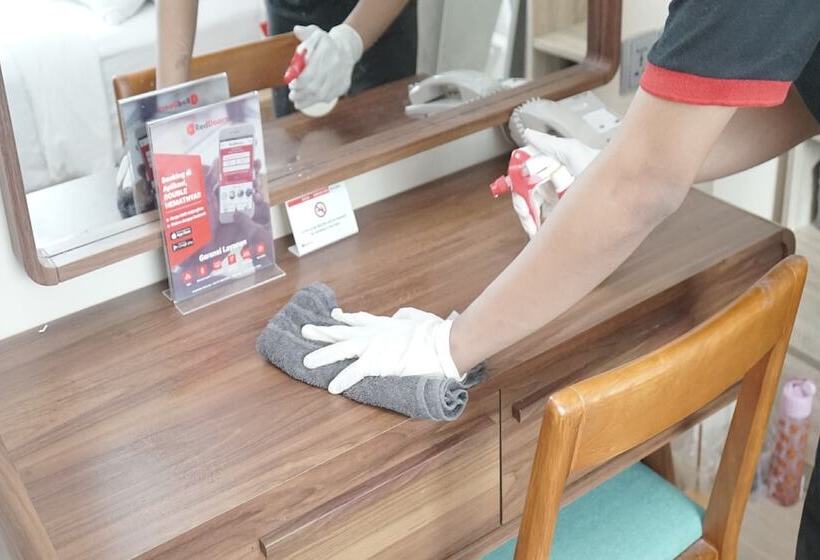 بنسيون Reddoorz Premium Near Ragunan Zoo 2