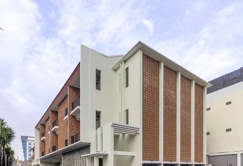 بنسيون Reddoorz Premium Near Ragunan Zoo 2