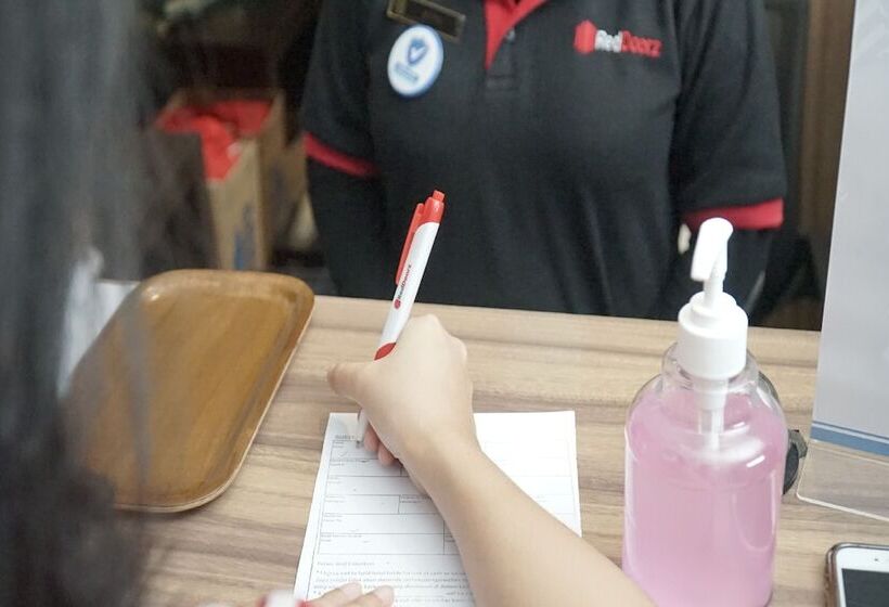 بنسيون Reddoorz Premium Near Ragunan Zoo 2