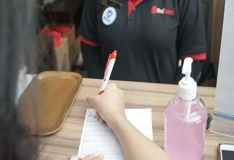 Majatalo Reddoorz Premium Near Ragunan Zoo 2