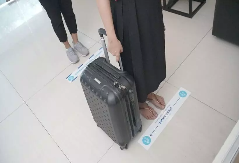 Majatalo Reddoorz Premium Near Ragunan Zoo 2