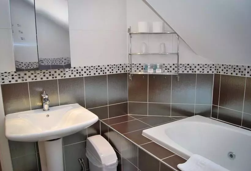 Majatalo The Old Schoolhouse