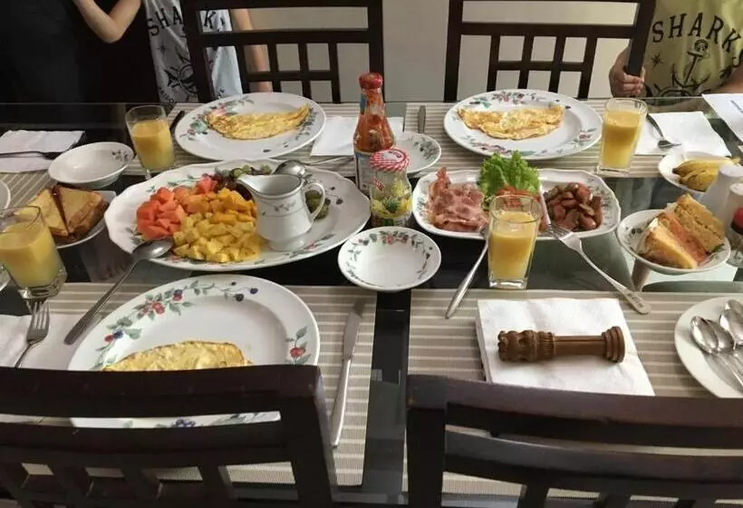 ベッドアンドブレックファースト Agasthi Airport Close