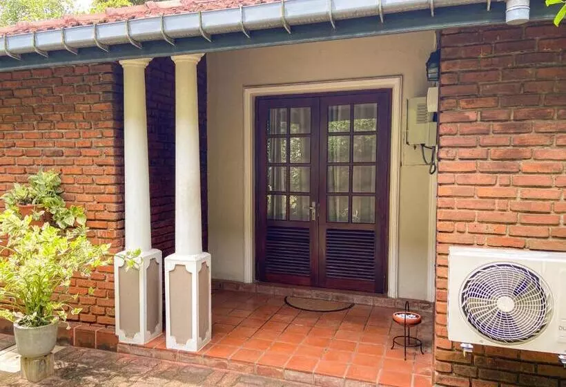 ベッドアンドブレックファースト Agasthi Airport Close