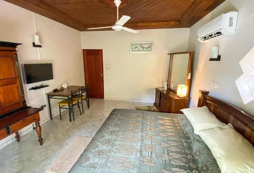 ベッドアンドブレックファースト Agasthi Airport Close