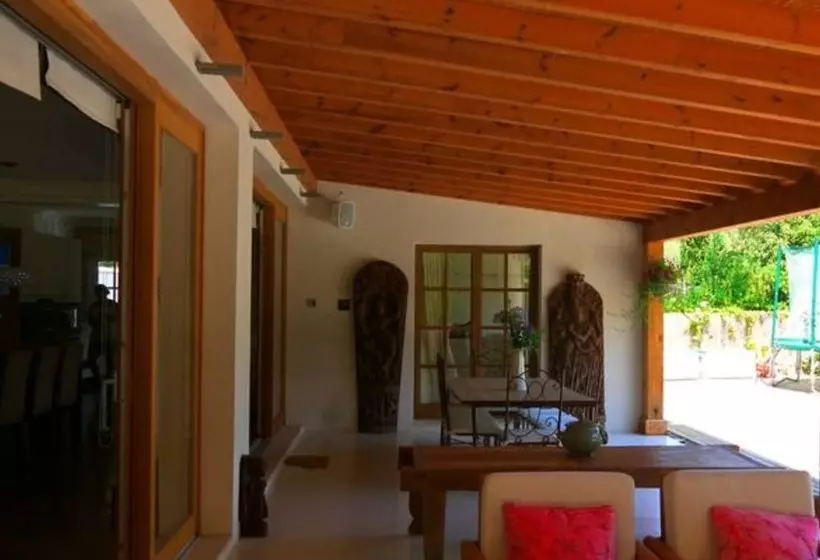 تختخواب و صبحانه Casa Milanina