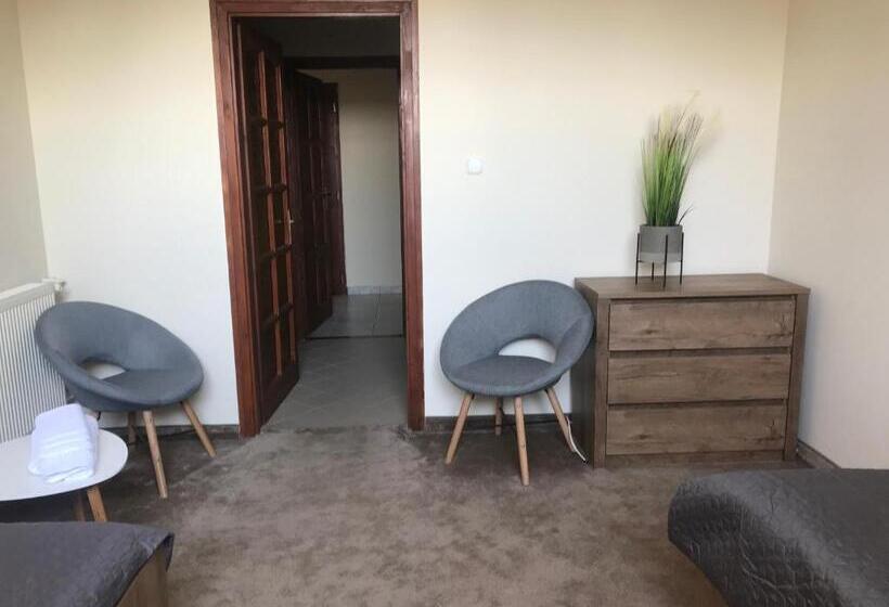 مبيت وإفطار Sempre étterem és Panzió